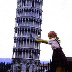 Die ,,Turmstützerin" in Pisa (1968) - Copyright!