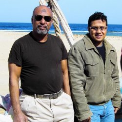 Ägypter: Vater mit Sohn am Roten Meer 